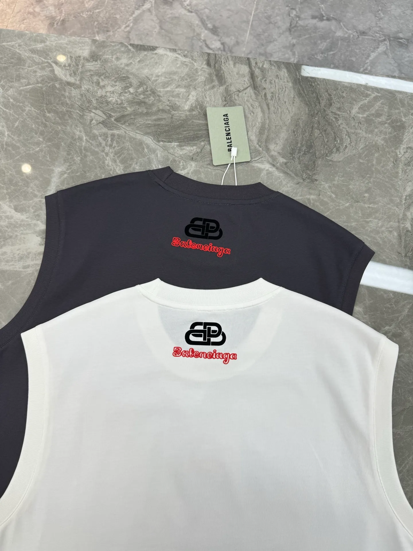⚜️Balenciag* New Arrival 🎽 ， . . . . ， 32 240g . Breathable！ ， . ！ ：Black.White.Gray.Sizes：S-3XL ❗️（175/145 L）